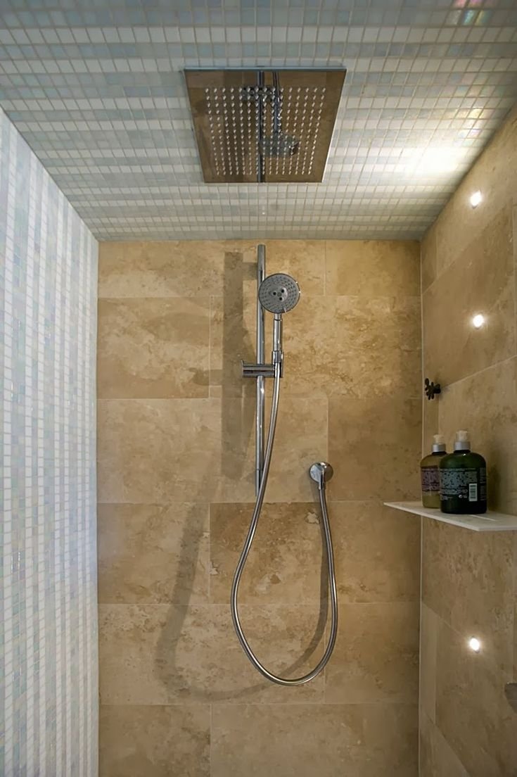 Душ в потолке в ванной