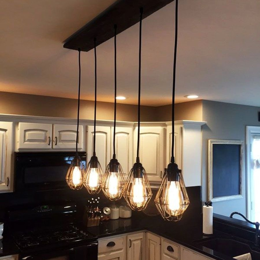 Люстра над барной стойкой