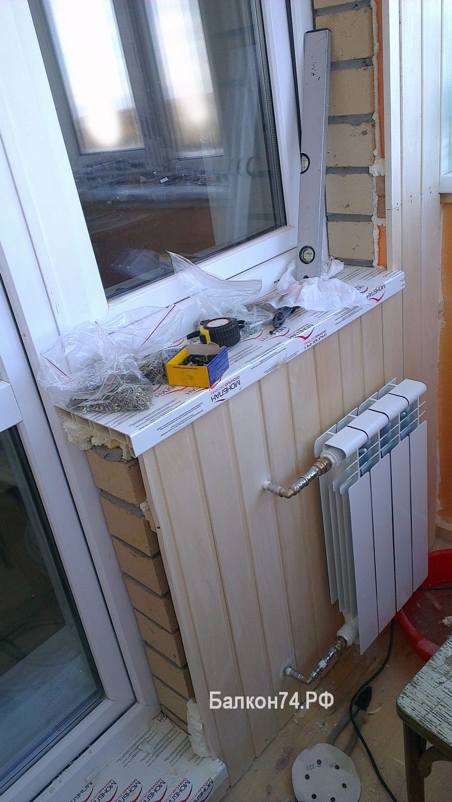 Батарея в подоконнике