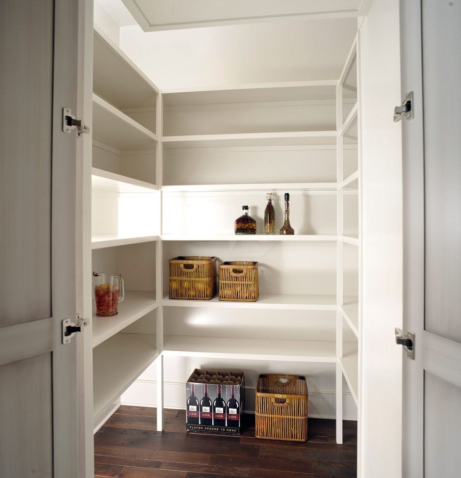 Дверь в кладовку