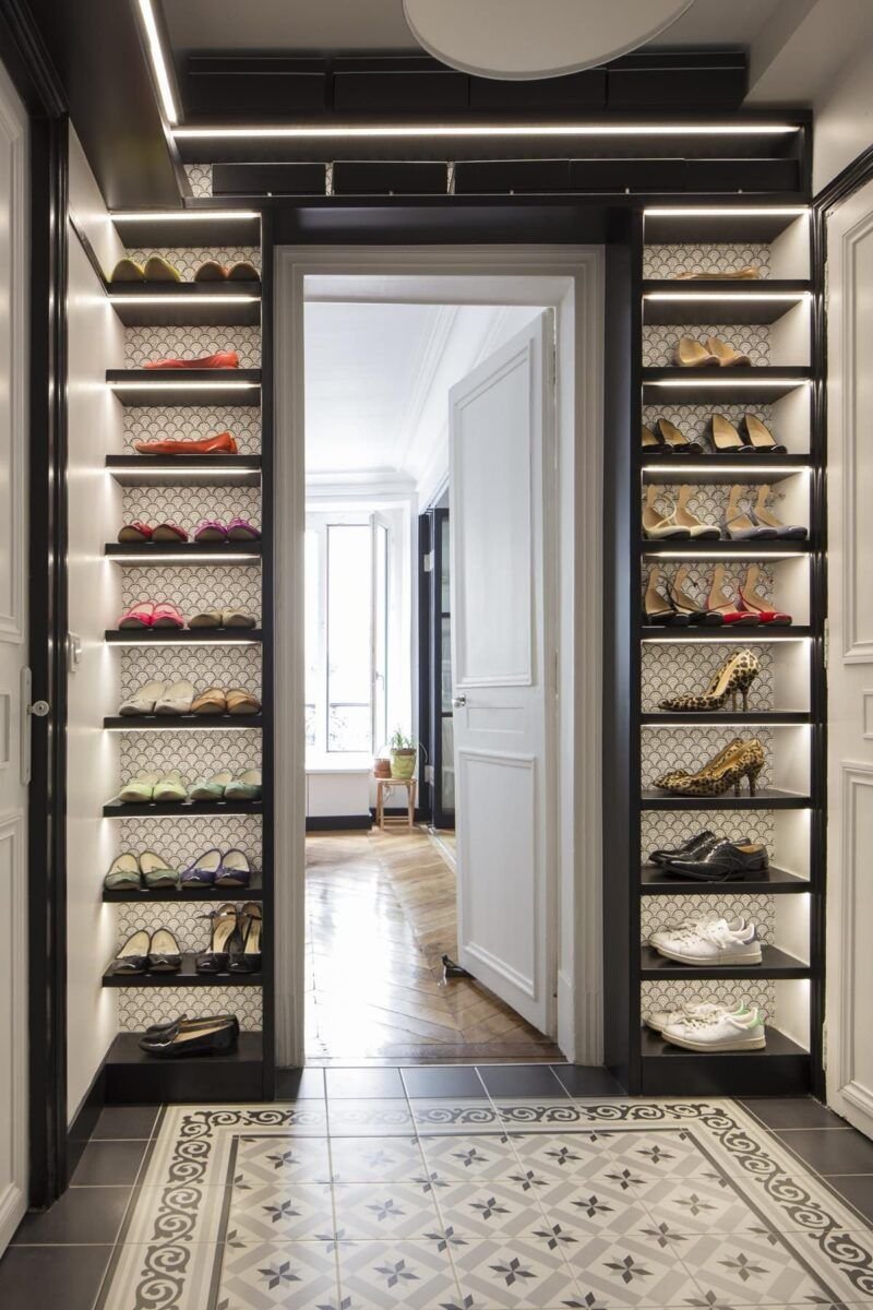 Маленькая кладовка в прихожей