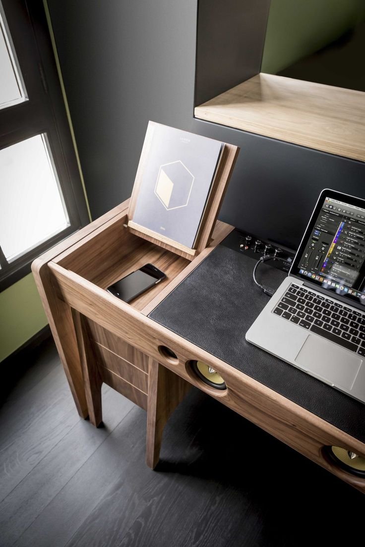 Стол дизайнера