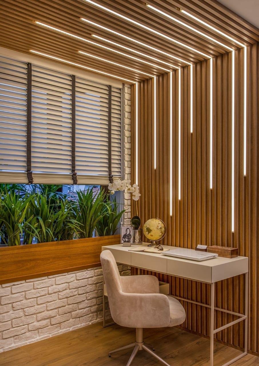 Декор стены деревянными рейками