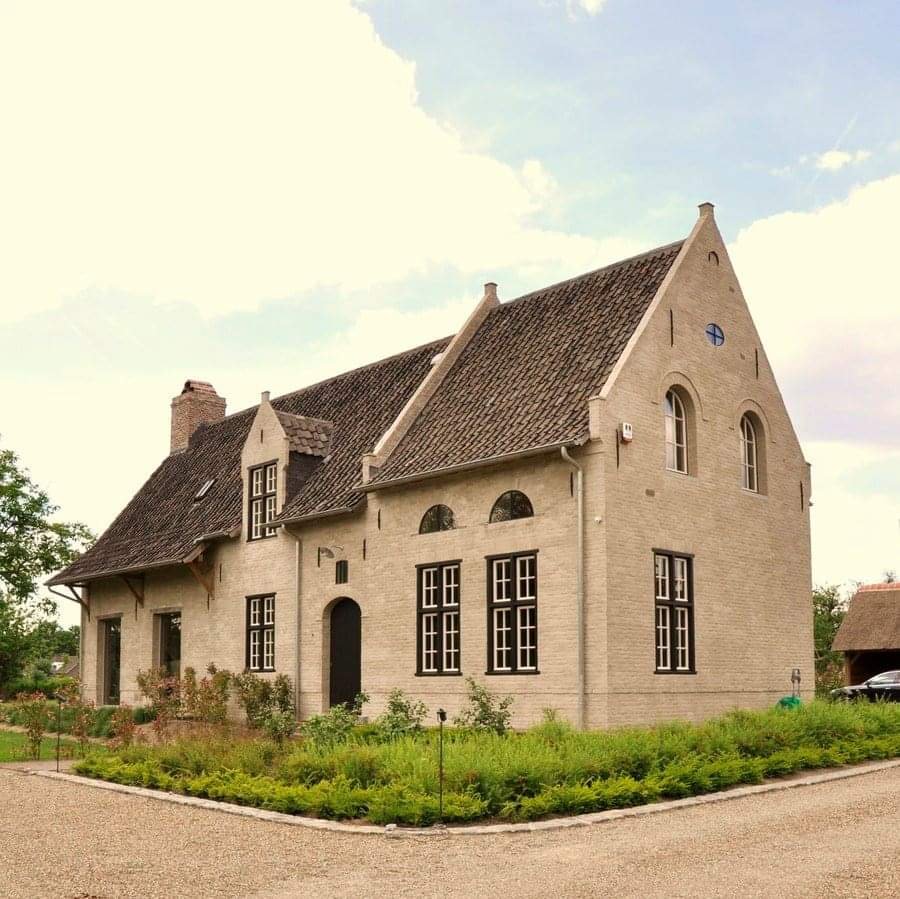 Дом в бельгийском стиле