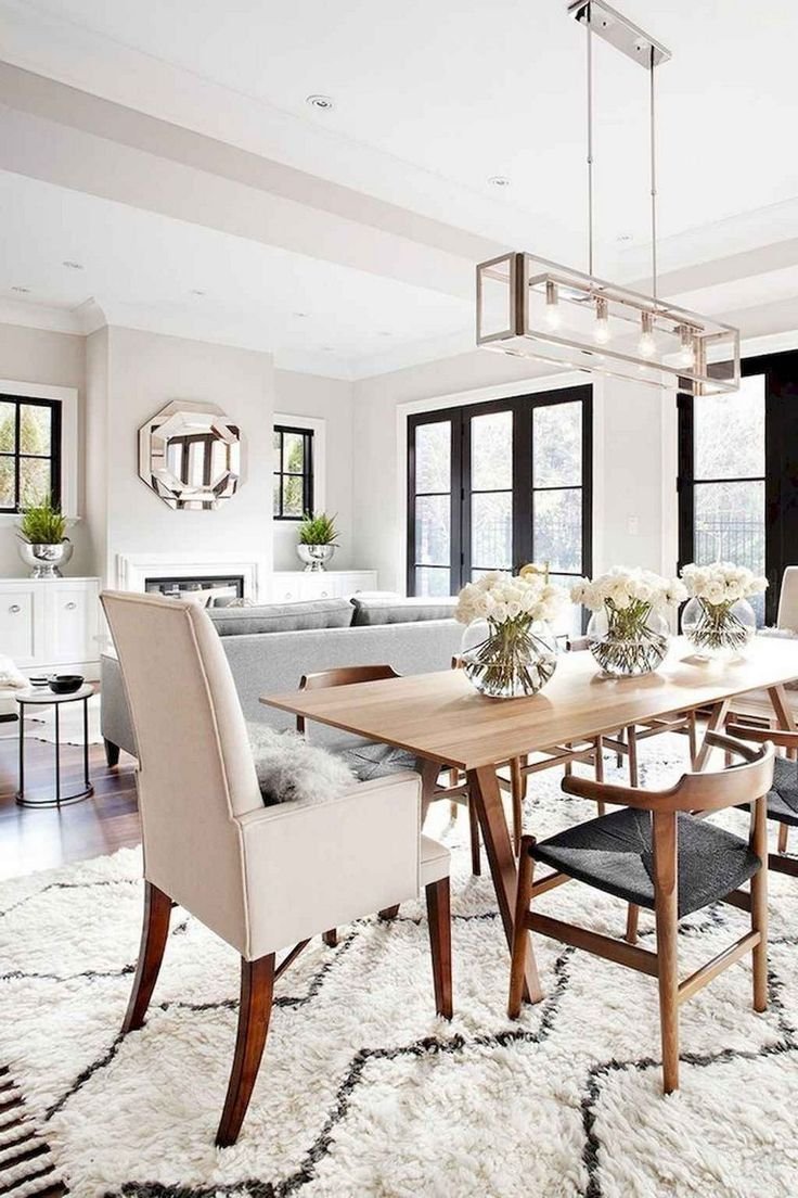 Гостиная с большим столом