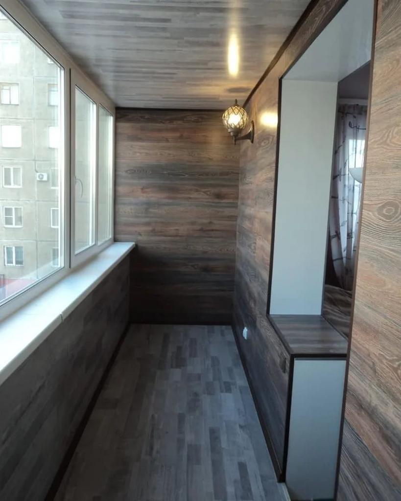 Отделка балкона ламинатом