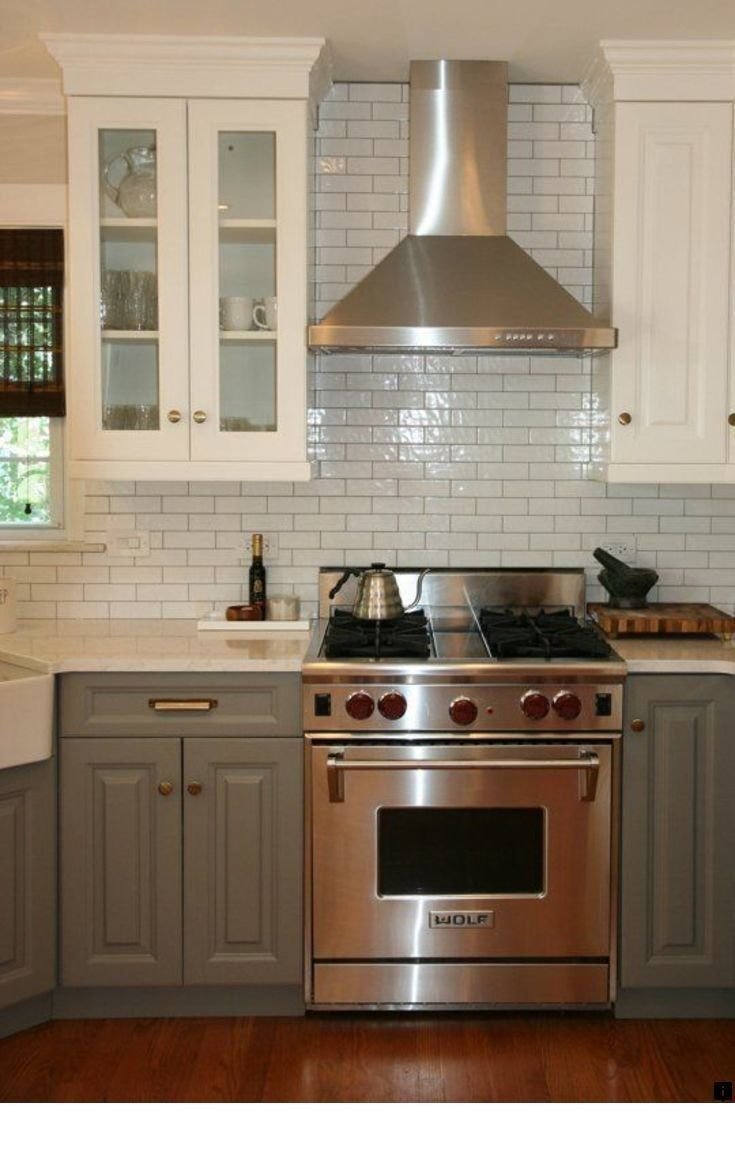 Плитка и вытяжка на кухне