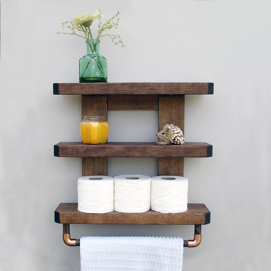 Деревянные полочки в ванную