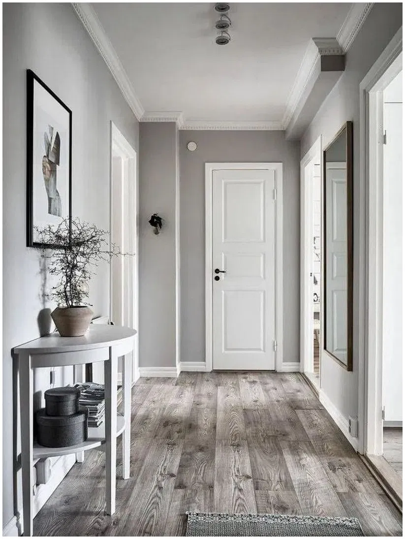 Светло серые стены