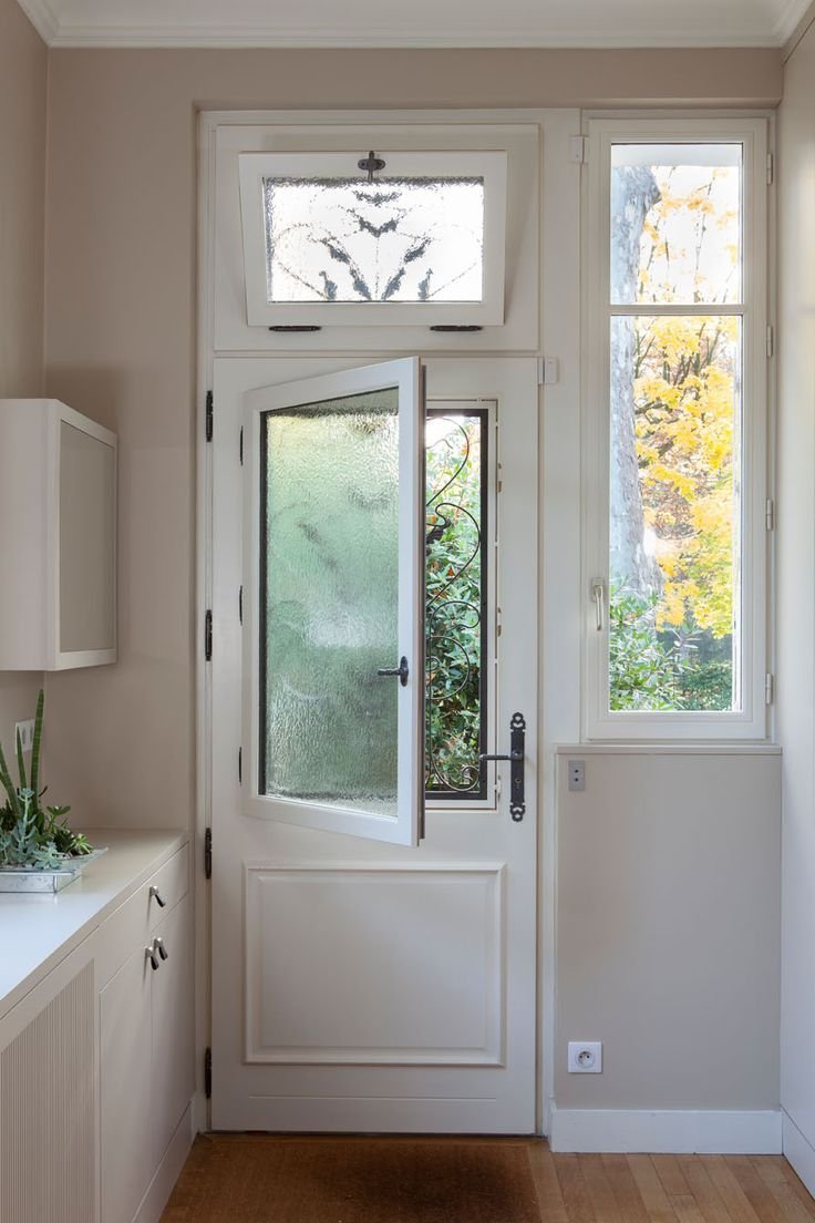 Пластиковое окно с фрамугой снизу фронт