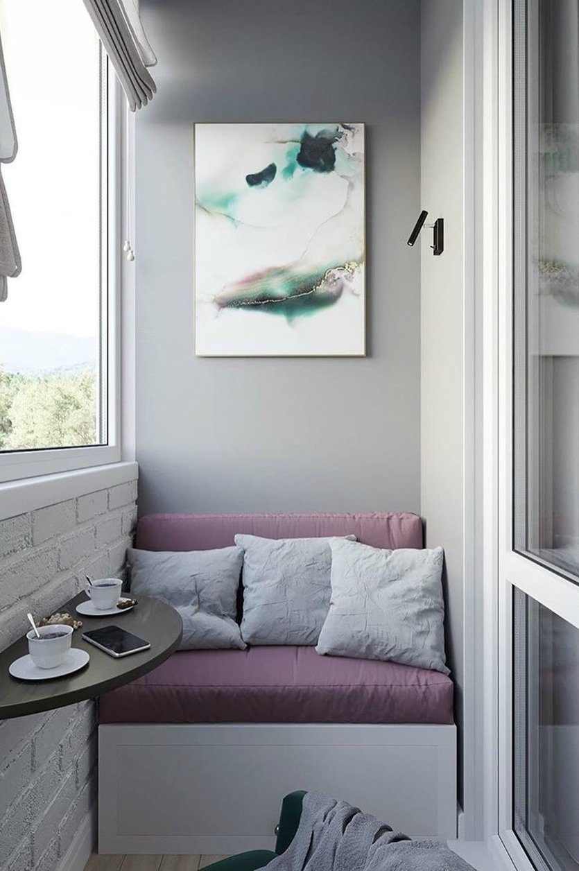 Маленький узкий балкон