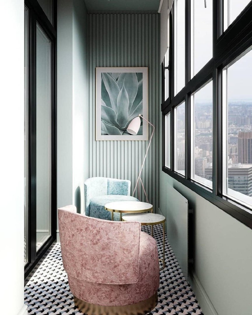 Уютный маленький балкон