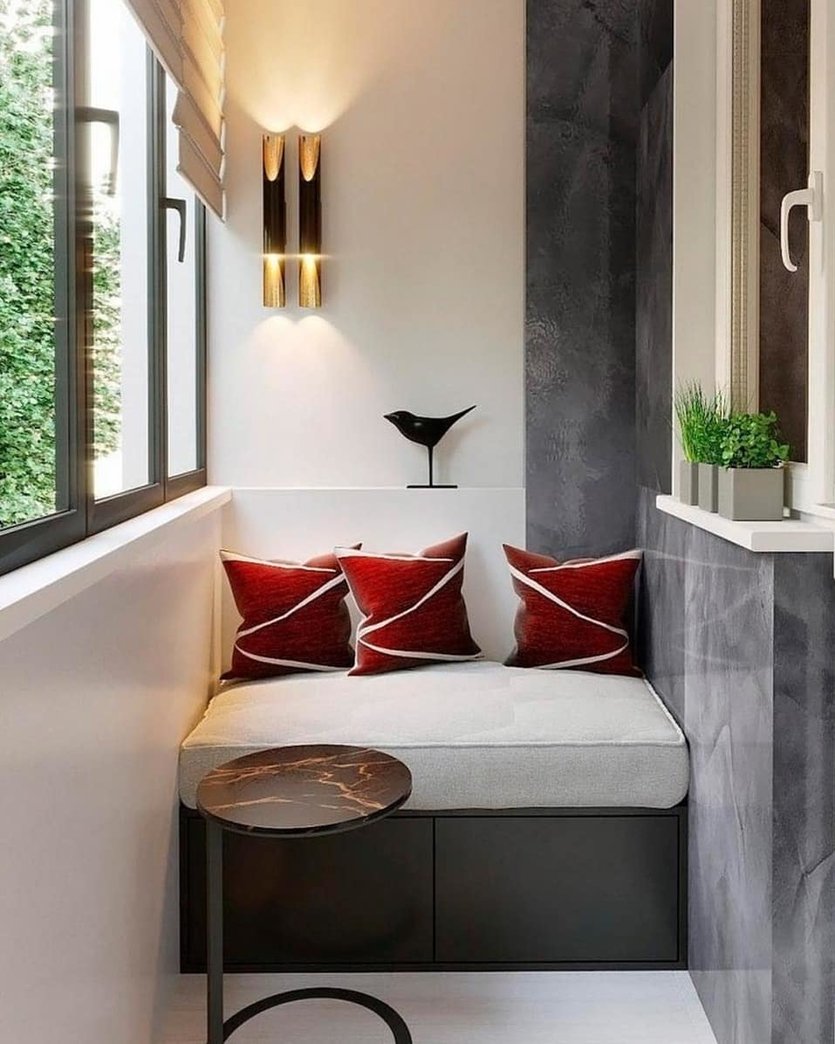 Стильный маленький балкон