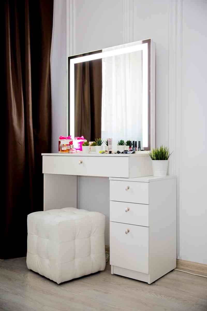 Стол туалетный Карина 43