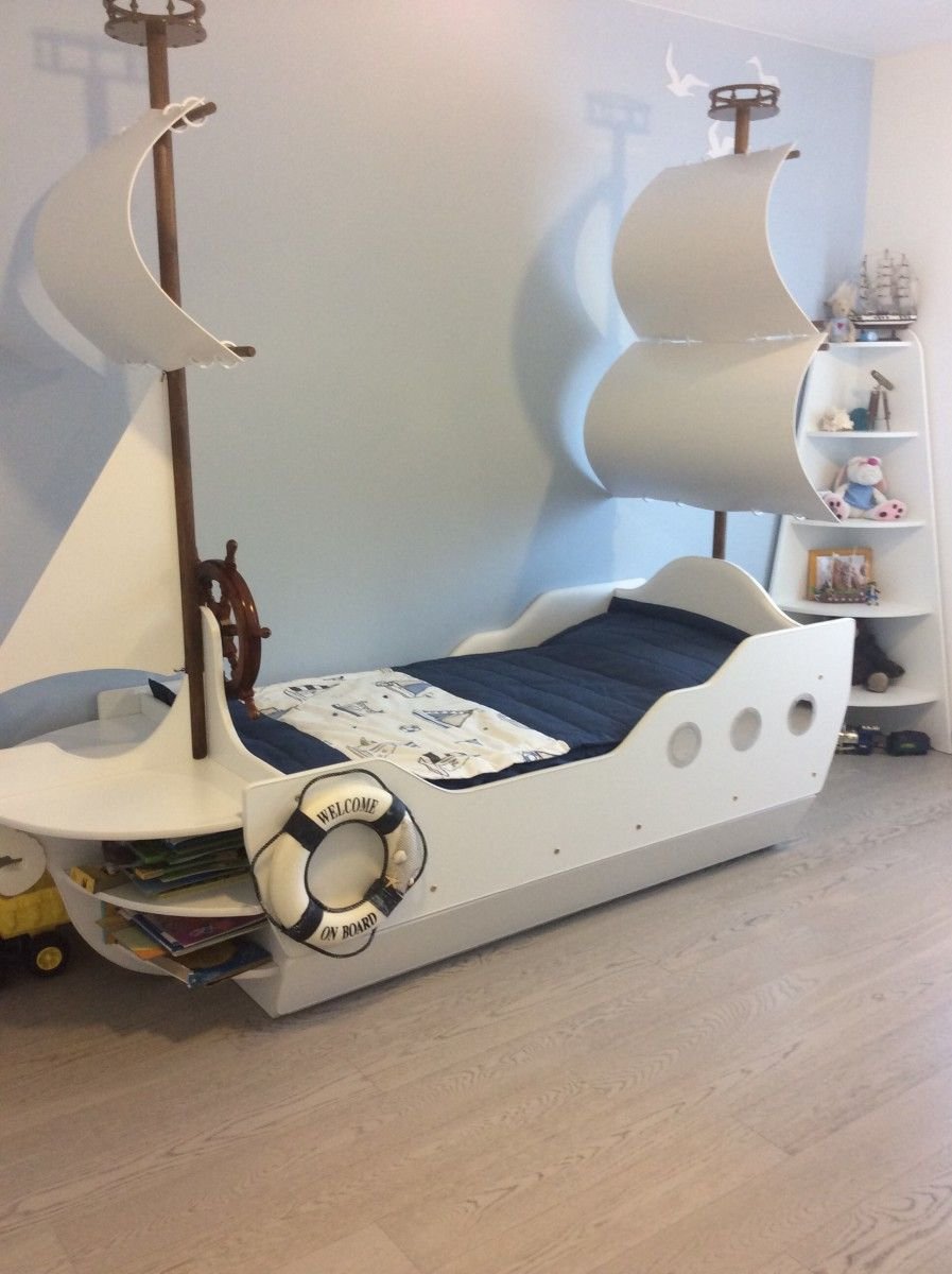 Детская кровать корабль