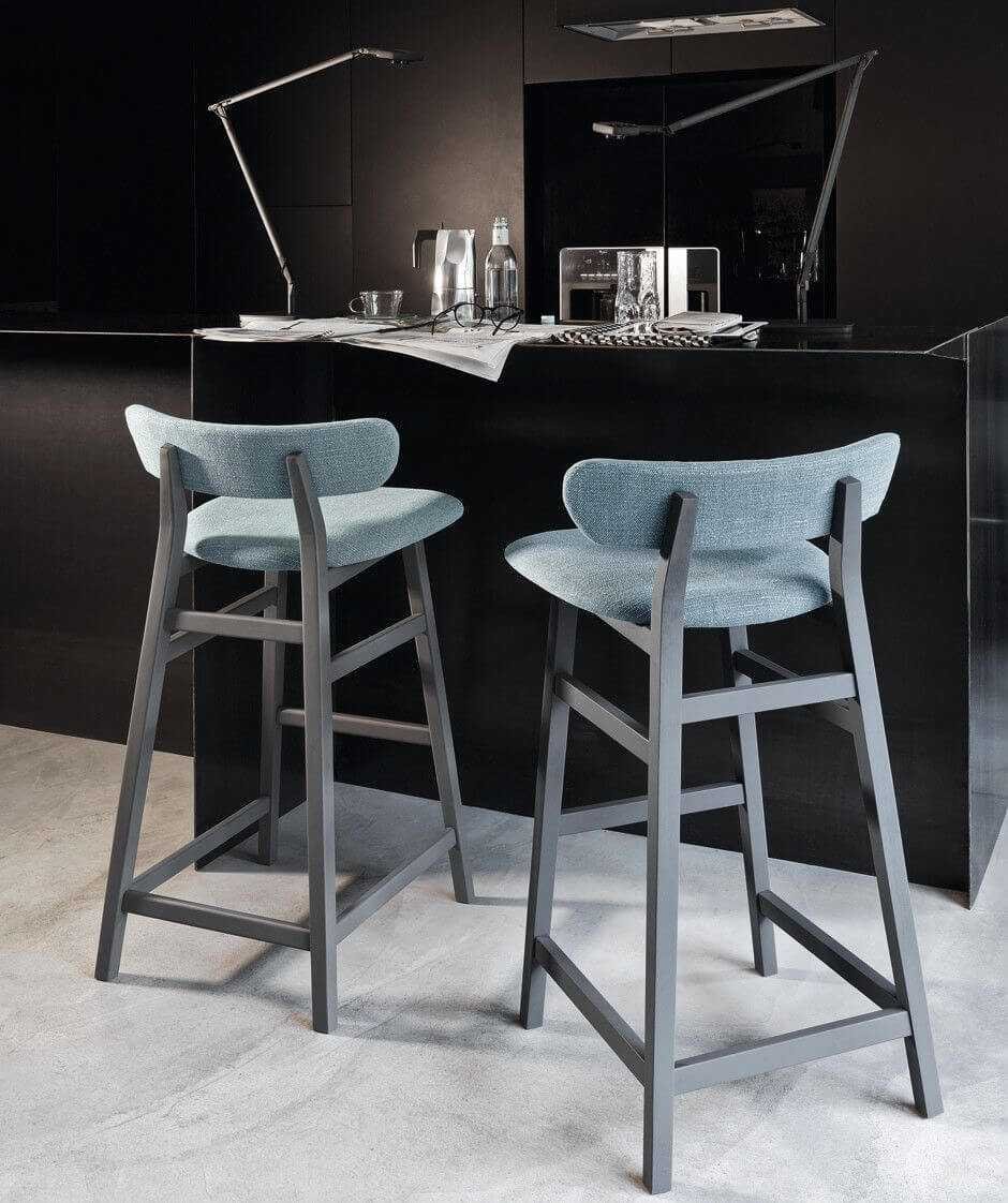 Стул полубарный Douglas