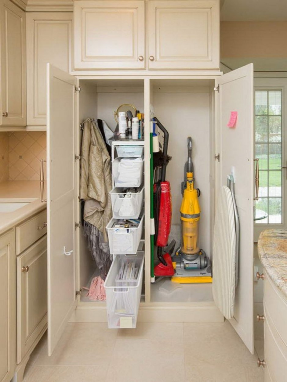 Хозяйственный шкаф