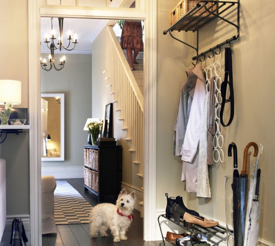 Шкаф для одежды под лестницей