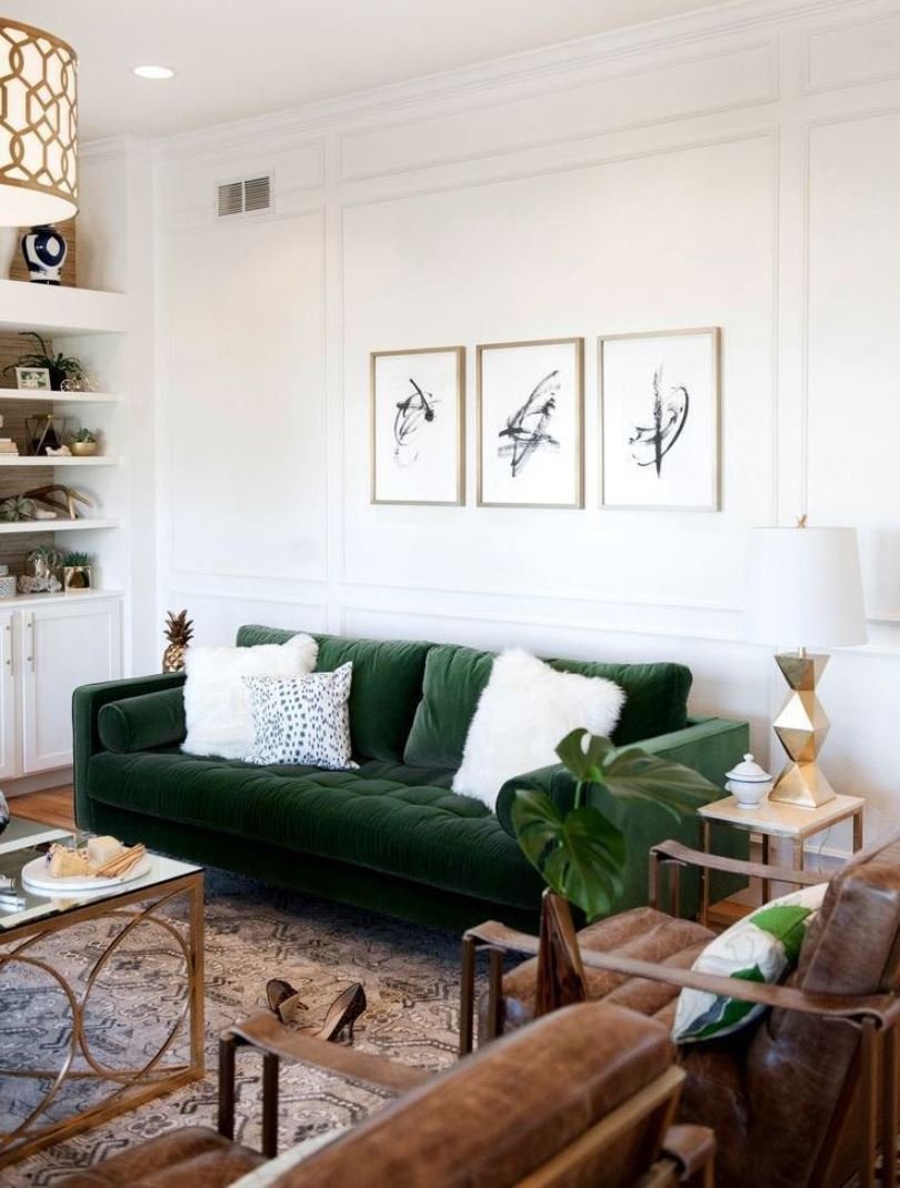 Зеленый диван в Сканди интерьере