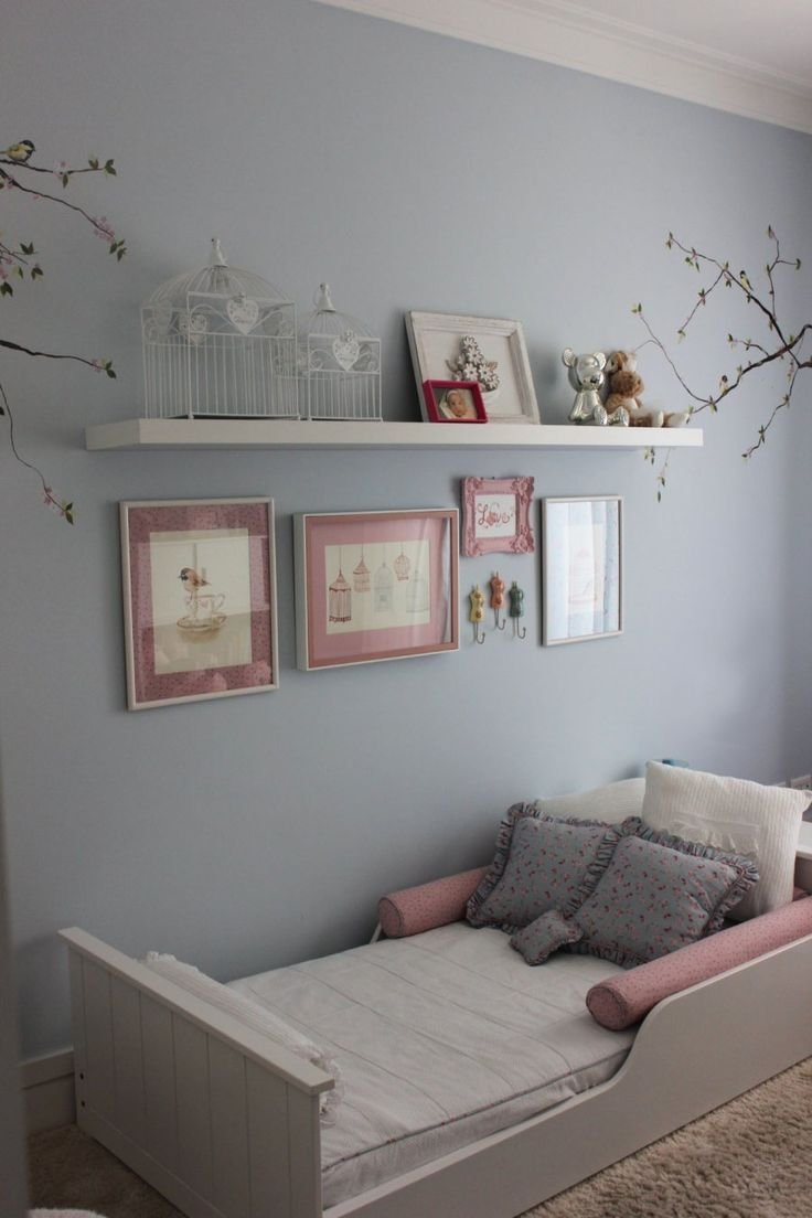 Полочки над детской кроваткой
