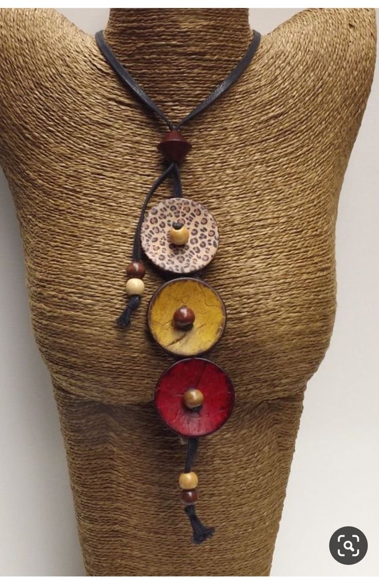 Украшения из деревянных пуговиц
