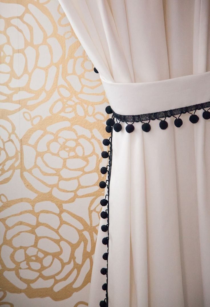 Шторы с помпонами