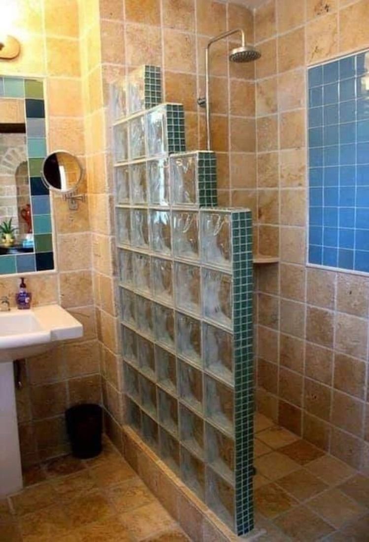 Душевая кабина из стеклянных блоков