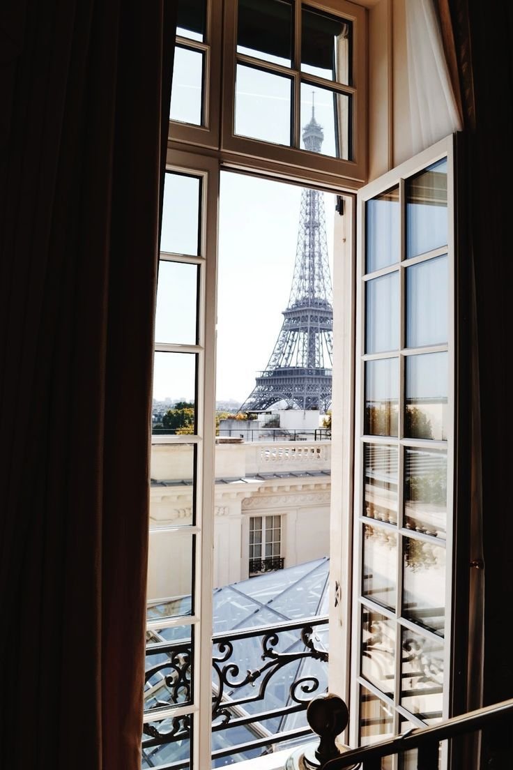 Вид из парижского окна
