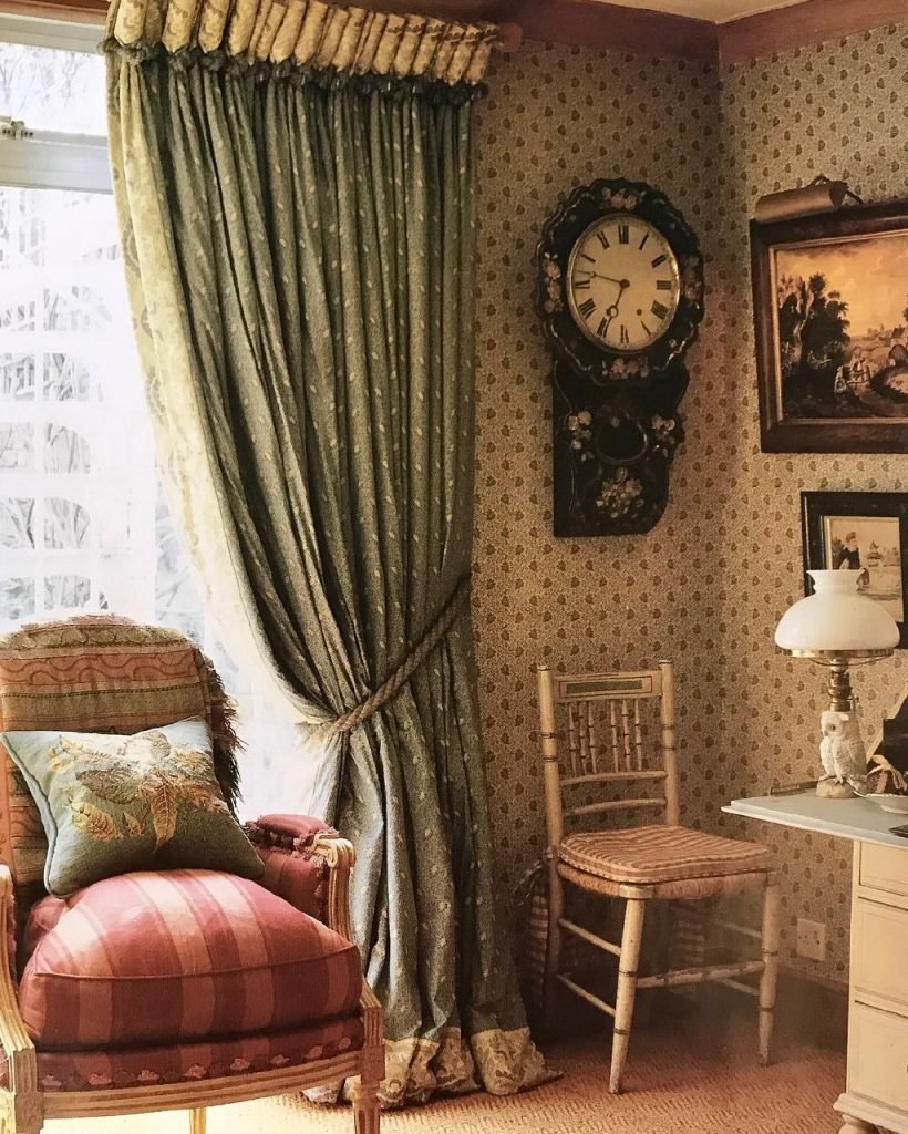 Декорирование стен в гостиной