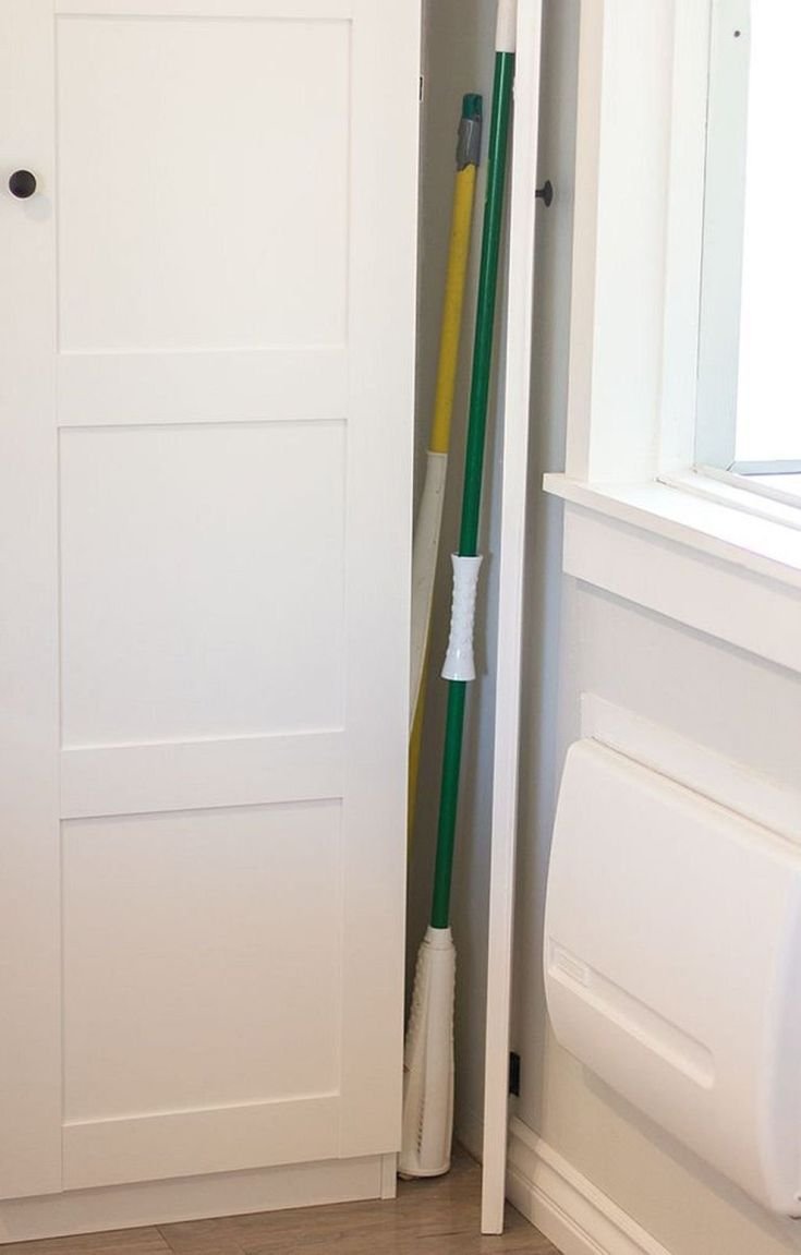 Узкий шкаф для швабры