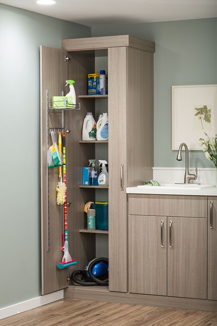 Шкаф для швабры и ведра в ванной