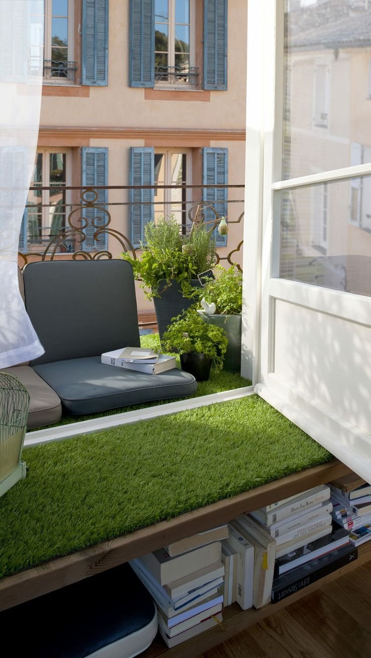 Искусственный газон на балконе