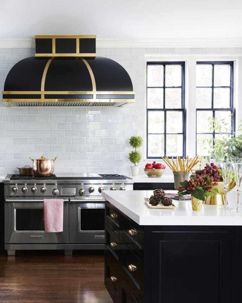 Деревянная вытяжка для кухни