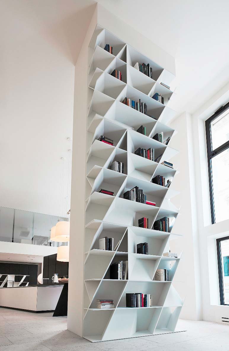 Вертикальные книжные полки