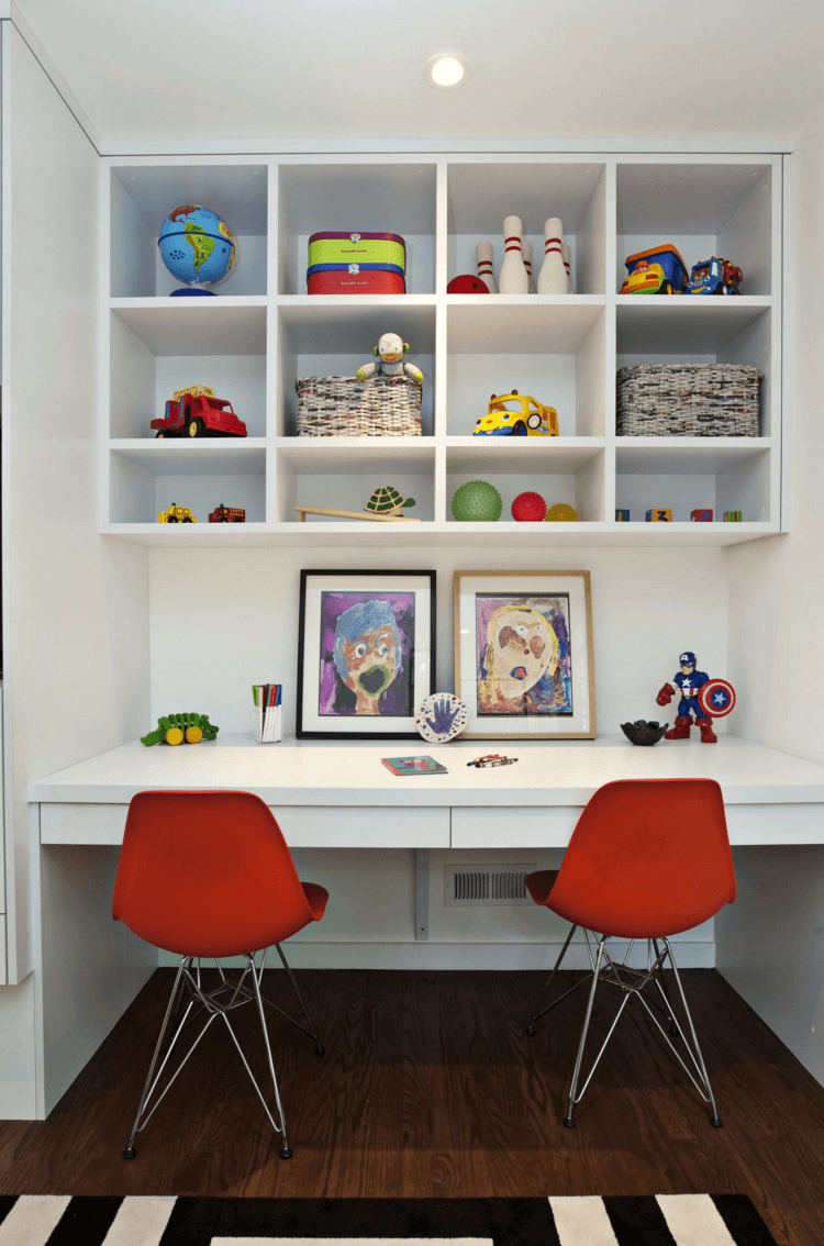 Стеллаж над столом