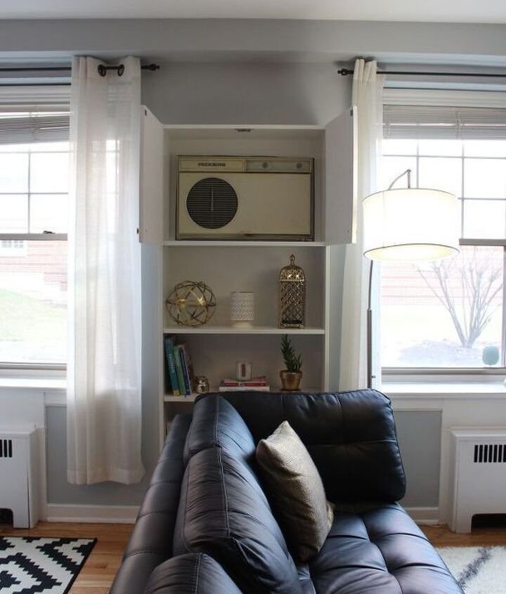 Угловая комната с двумя окнами