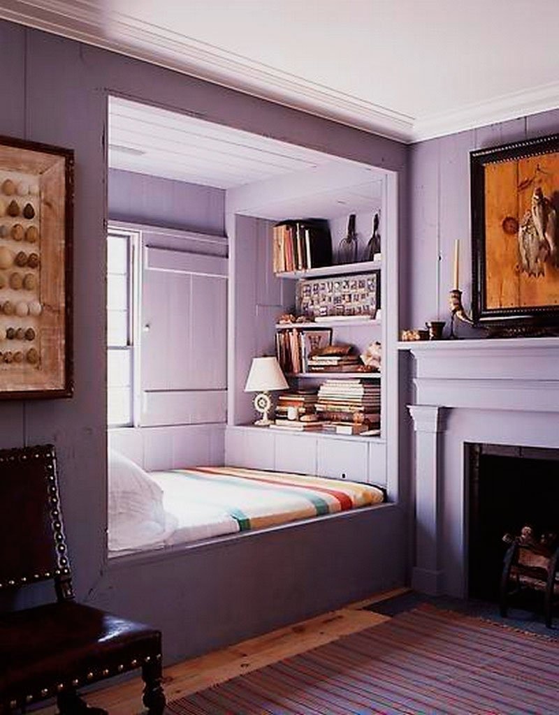 Кровать за шторой