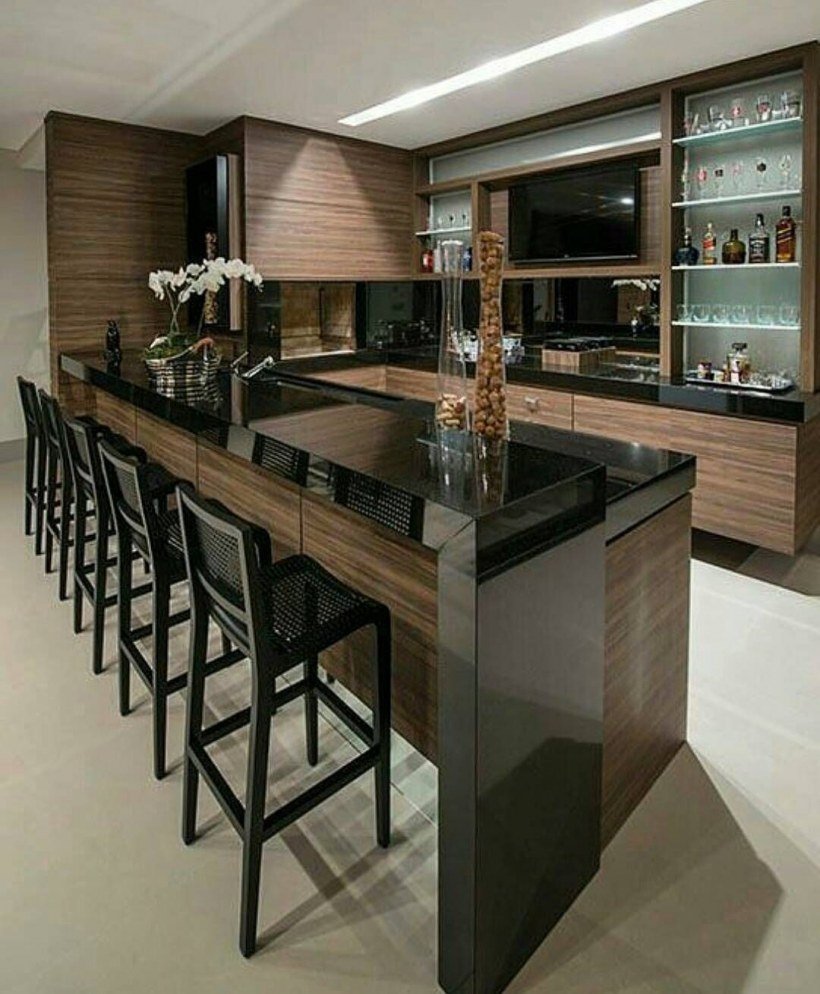 Современная кухня с барной стойкой
