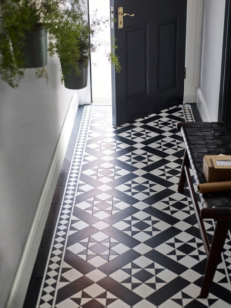 Пол из плитки в коридоре