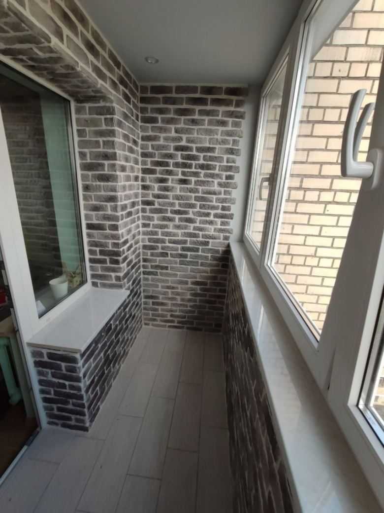 Отделка кирпичного балкона