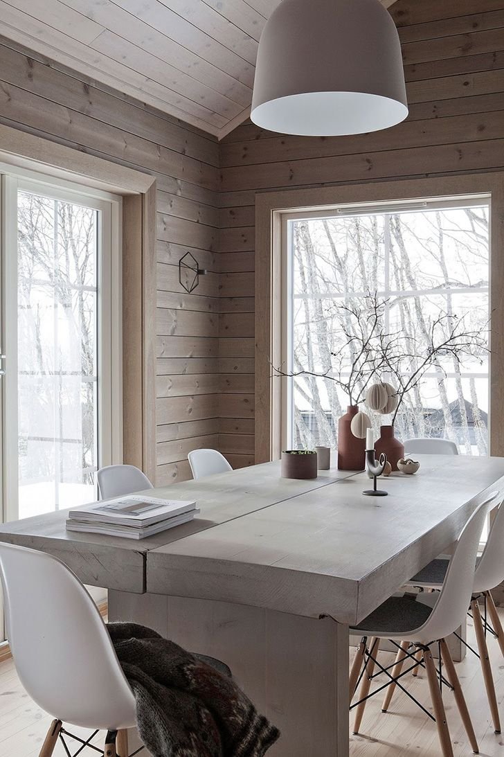 Скандинавский интерьер в деревянном доме