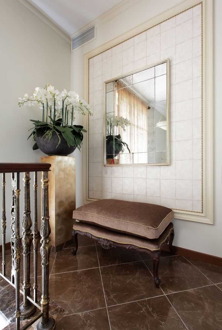 Банкетка в прихожей в интерьере