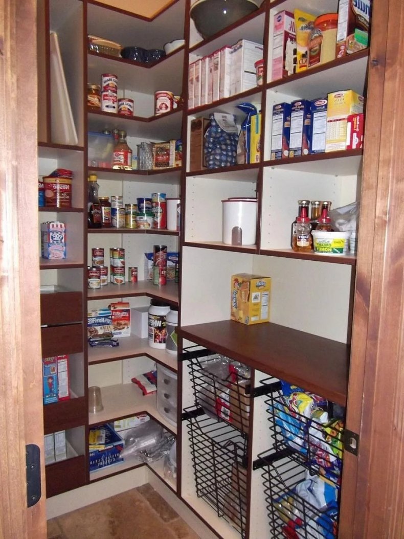 Полки в хрущевской кладовке