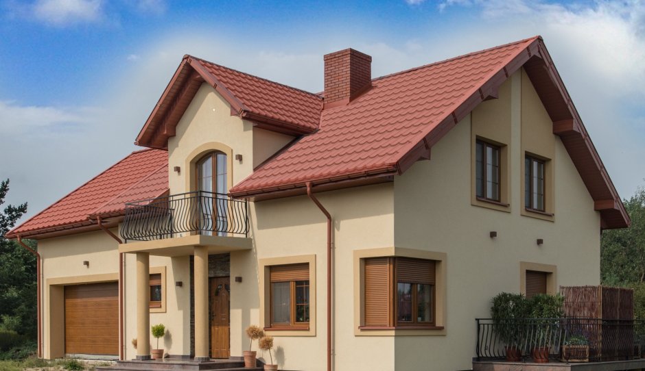 Фасад с терракотовой крышей