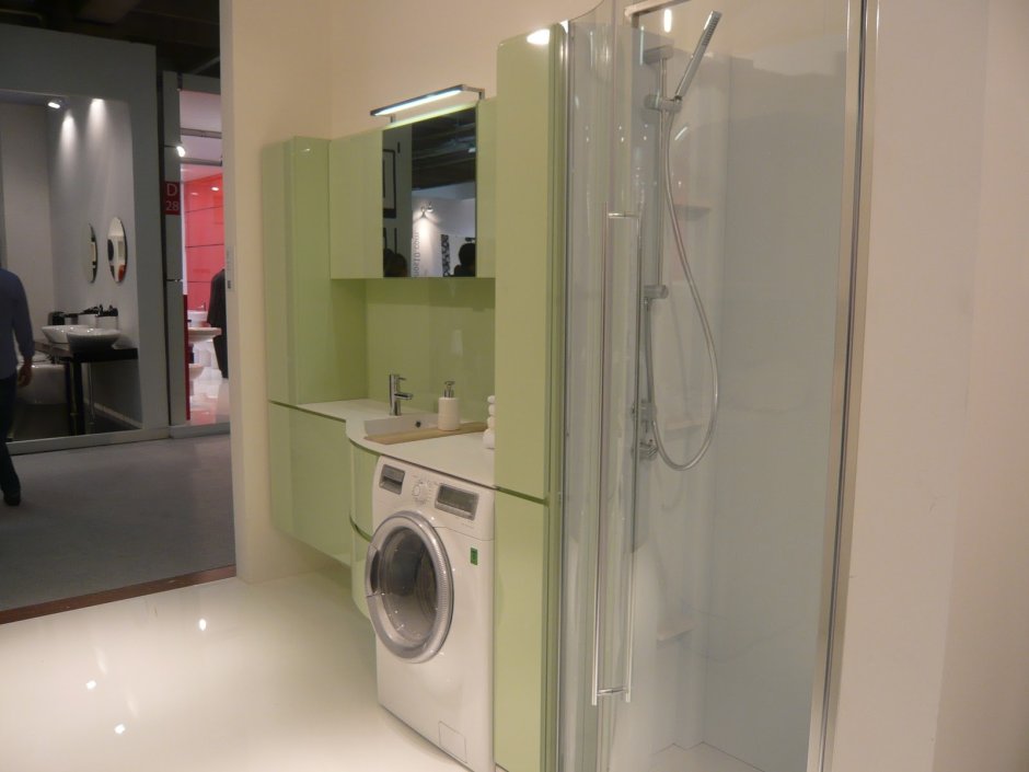 Шкаф под стиральную машину в ванной стеклянный