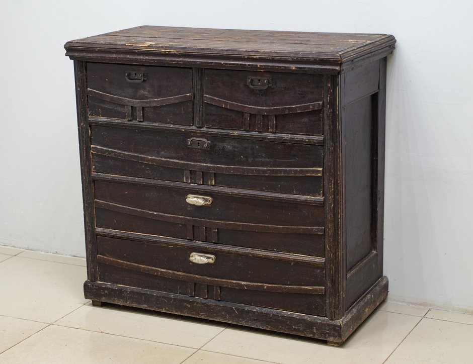 Комод с часами