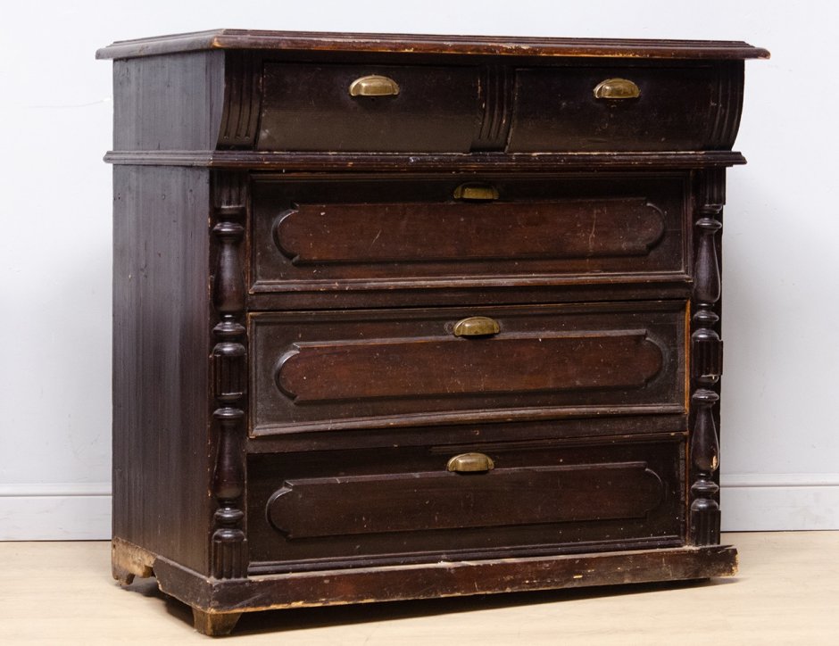 Старинный комод
