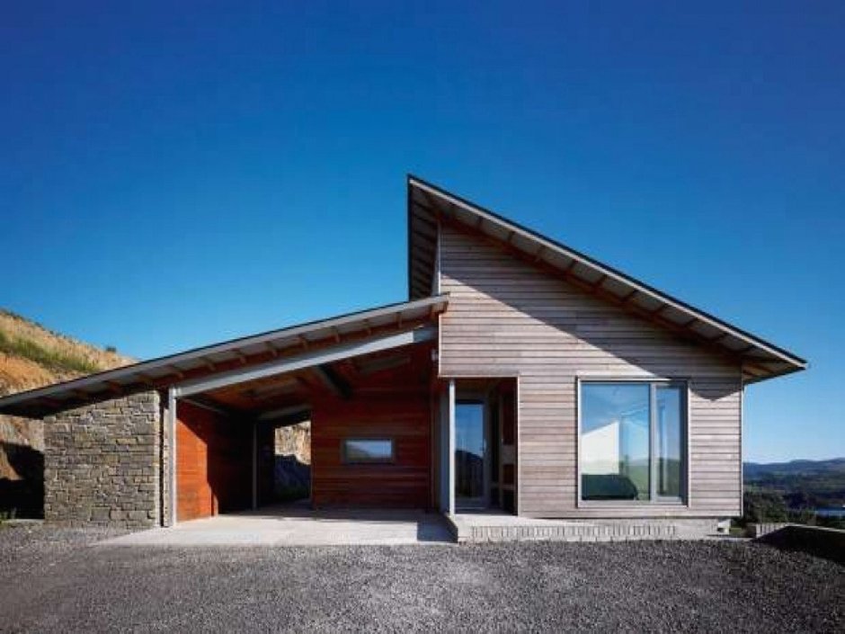 Дом с односкатной крышей и гаражом