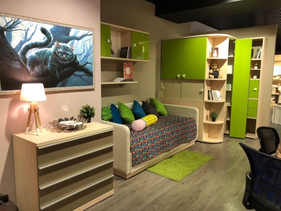 Комната с кроватью чердаком