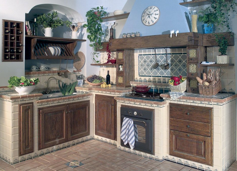 Кухня отделанная плиткой